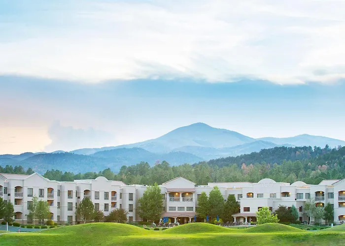 Mcm Elegante Lodge & Resorts